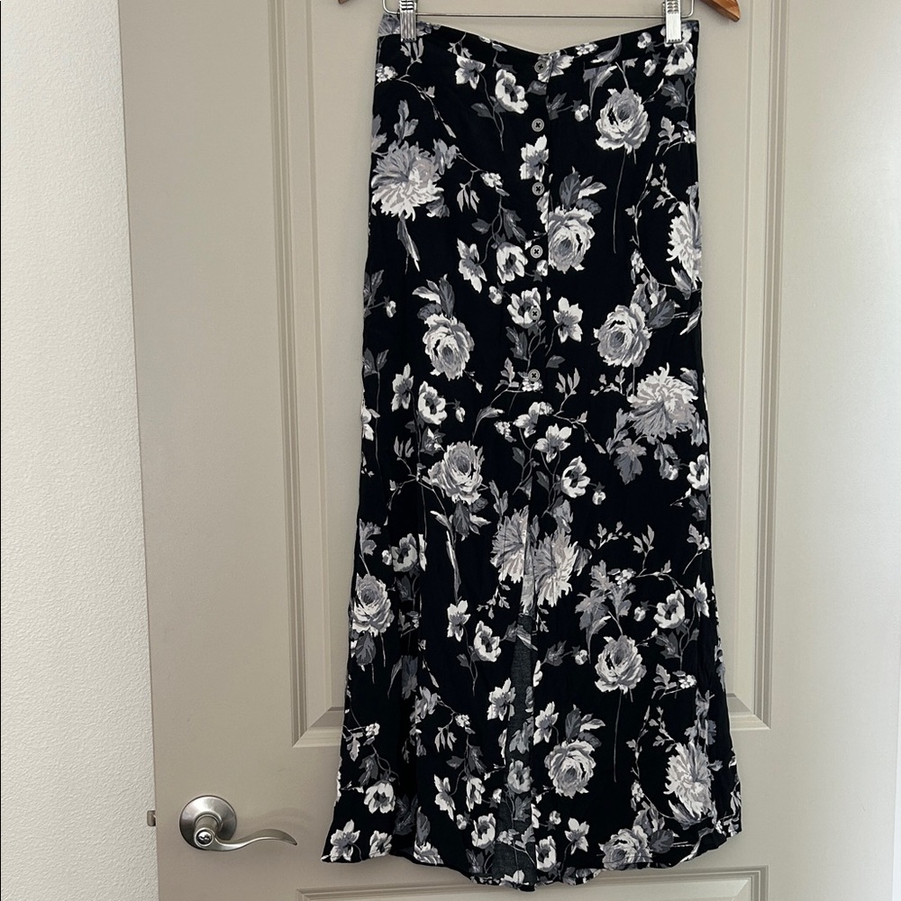Elegant Floral A-Line Skirt in Black and White